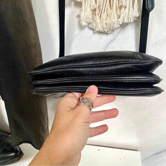 Michael KORS triple layer black leather cross body bag w gold & build in wallet - Picture 6 of 16